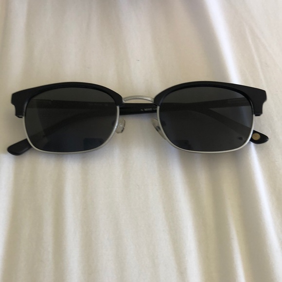 Unisex polarized sunglasses! - Picture 3 of 3